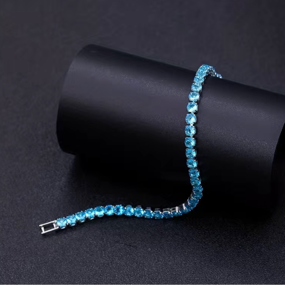 Beautiful Round Blue Topaz Bracelet In White Gold - Picture 3 of 12